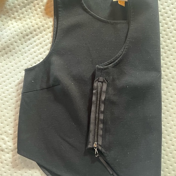 Anthropologie Size 6 Cropped Top with side zip details - Picture 3 of 4